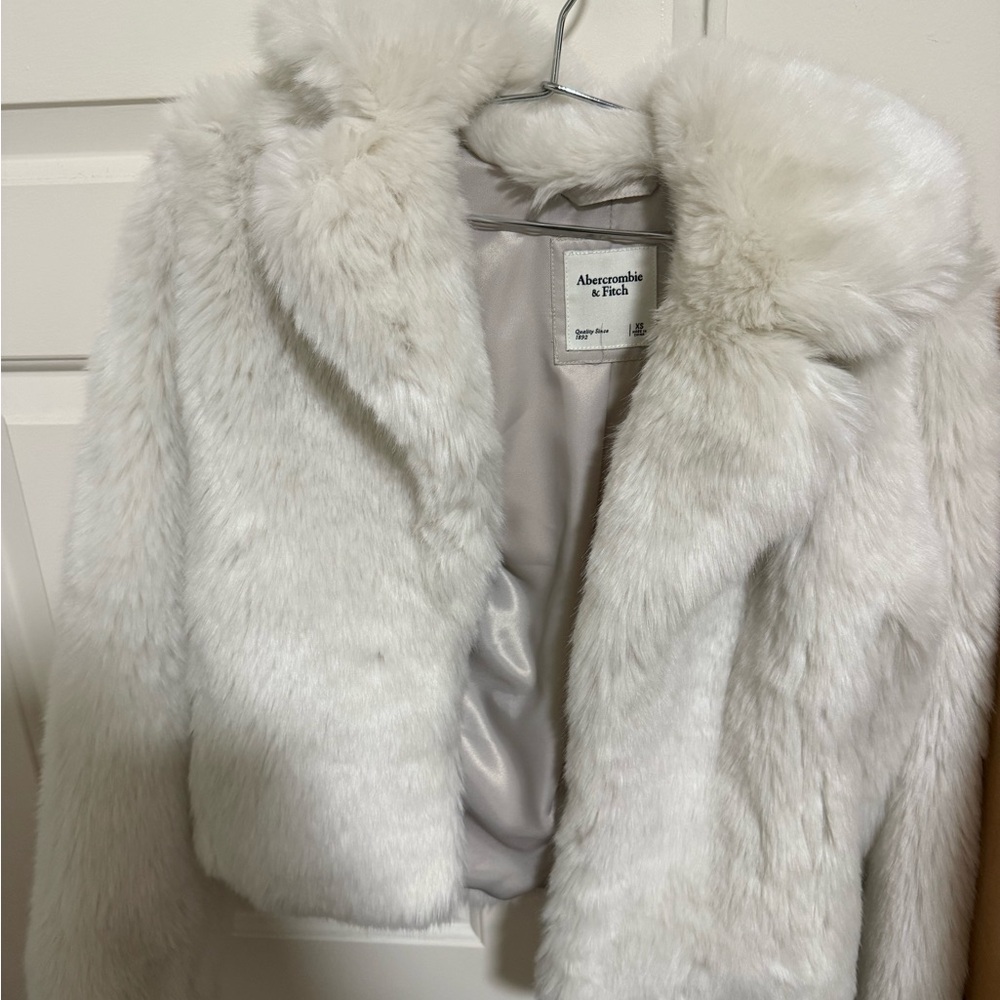 Abercrombie & Fitch XS Cream Faux Fur Coat